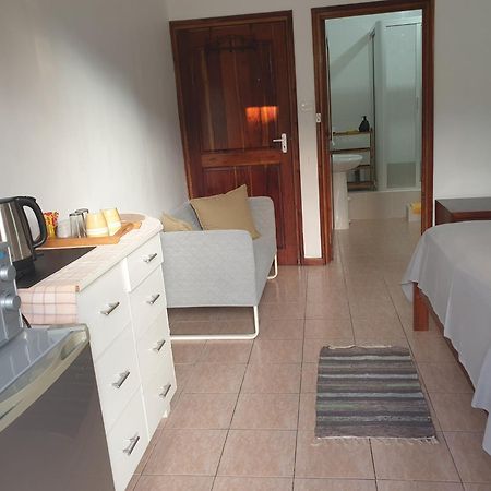 La Maison Hibiscus Self Catering Accommodation ボー・ヴァロン エクステリア 写真
