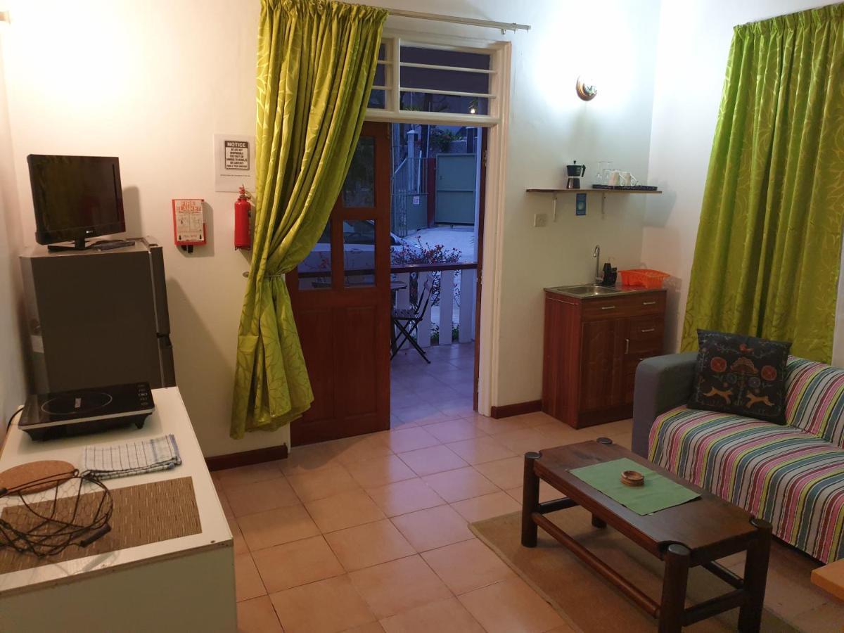 La Maison Hibiscus Self Catering Accommodation ボー・ヴァロン エクステリア 写真