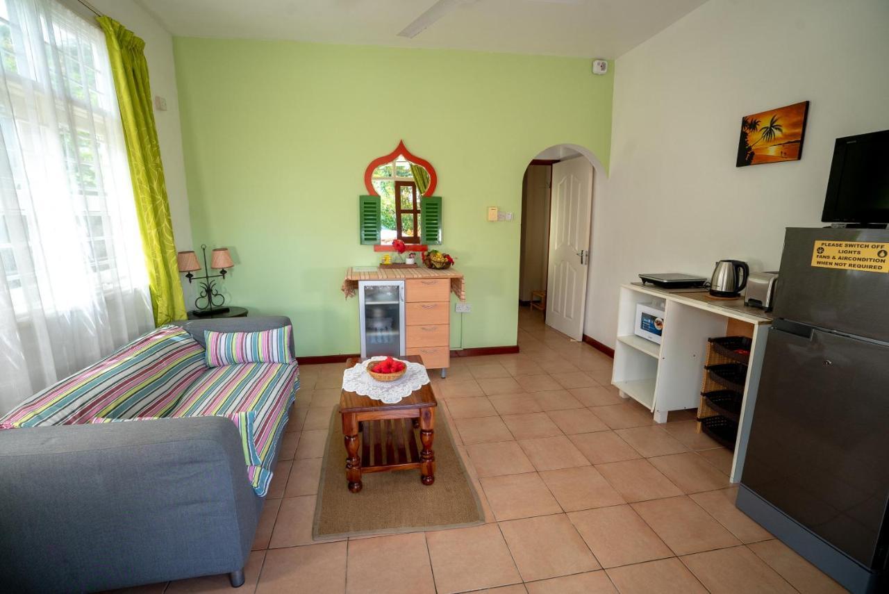 La Maison Hibiscus Self Catering Accommodation ボー・ヴァロン エクステリア 写真