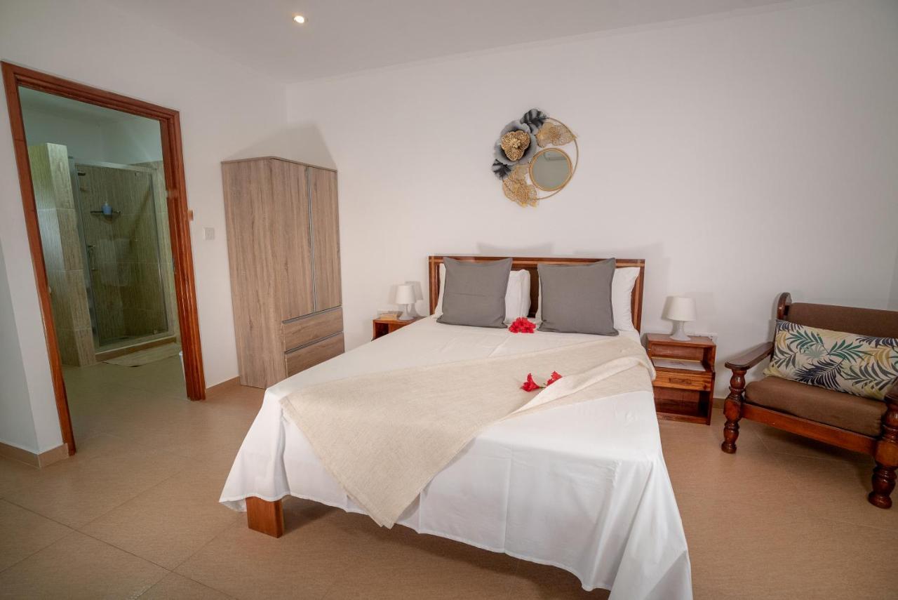 La Maison Hibiscus Self Catering Accommodation ボー・ヴァロン エクステリア 写真