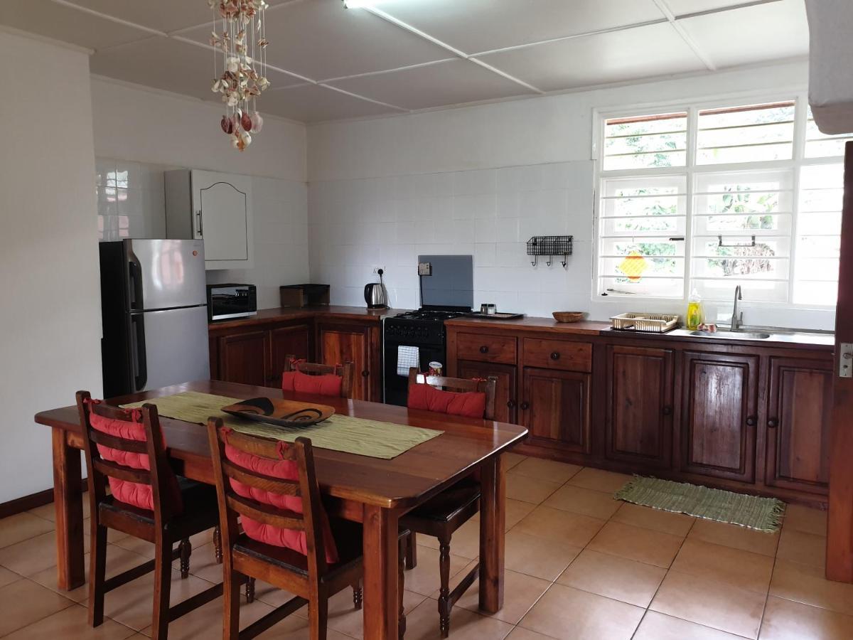 La Maison Hibiscus Self Catering Accommodation ボー・ヴァロン エクステリア 写真