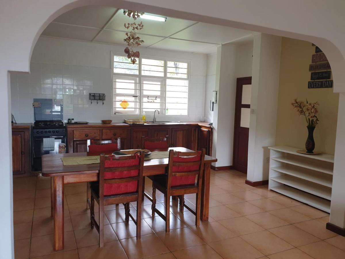 La Maison Hibiscus Self Catering Accommodation ボー・ヴァロン エクステリア 写真